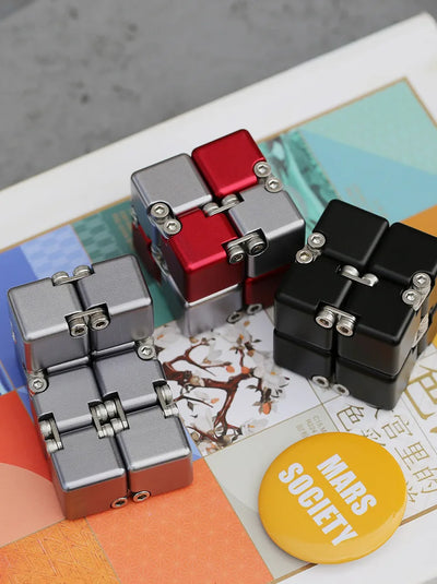 🔄 Kovinski Infinite Magic Cube – mehanska fidget igrača