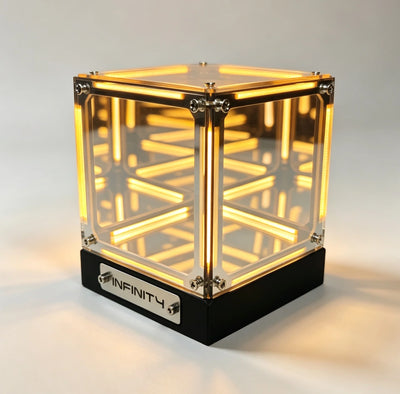 💡 Hypercube LED Namizna Svetilka – 3D infinity efekt