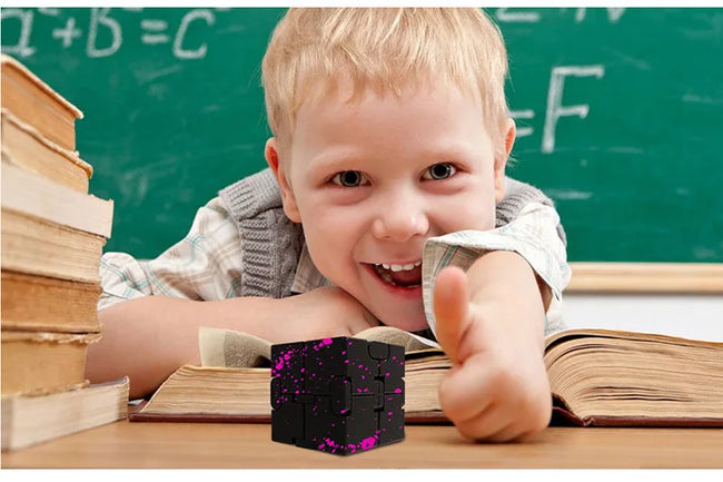 🔄 Kovinski Infinity Magic Cube – mehanska fidget igrača