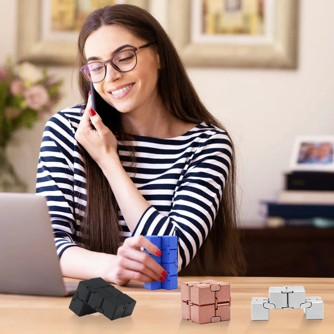 🧩 Alloy & Plastic Infinity Cube – antistresna fidget igrača