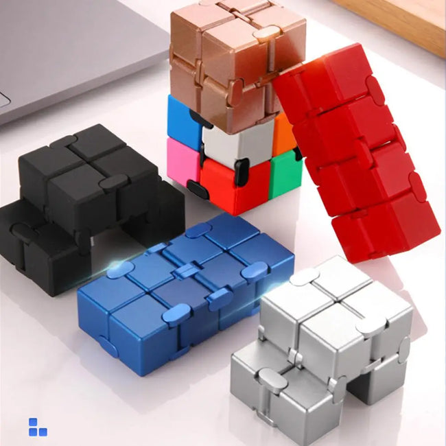 🧊 Kovinski Infinity Fidget Cube – antistresna igrača