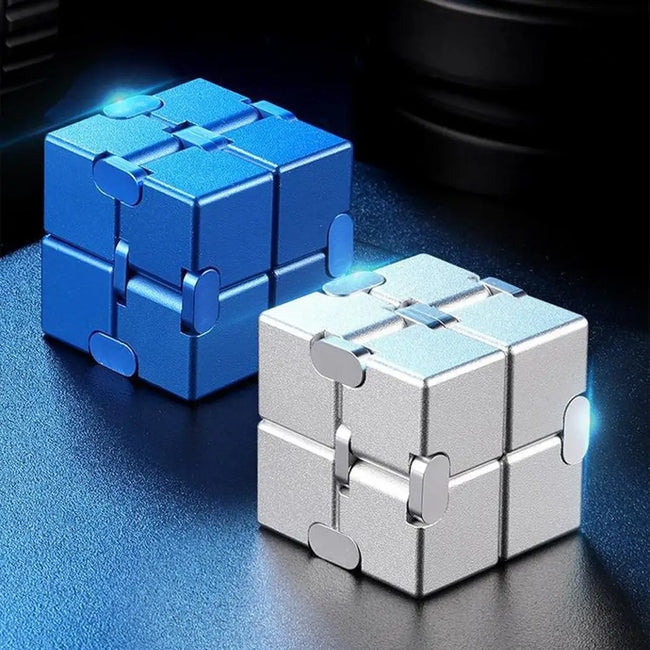 🧊 Kovinski Infinity Fidget Cube – antistresna igrača