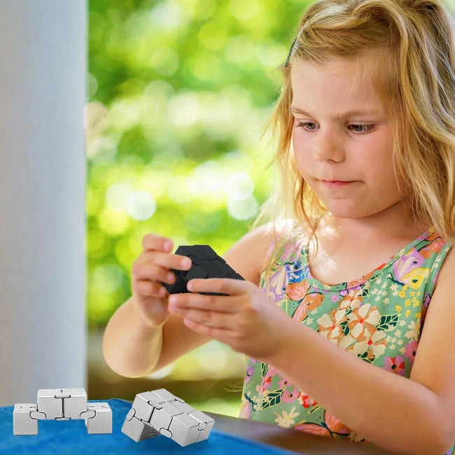 🧩 Alloy & Plastic Infinity Cube – antistresna fidget igrača