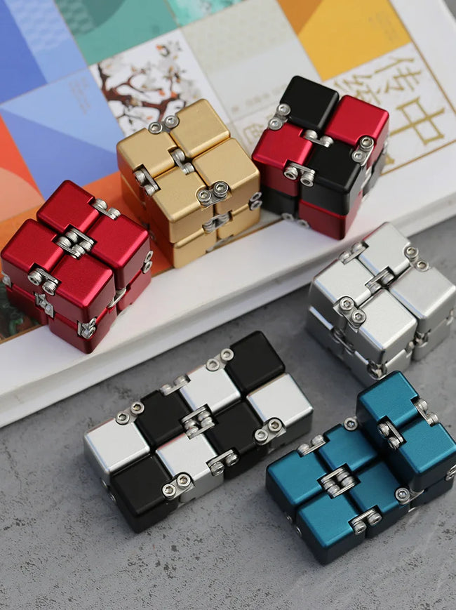 🔄 Kovinski Infinite Magic Cube – mehanska fidget igrača