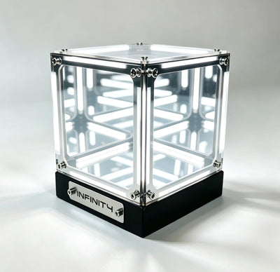 💡 Hypercube LED Namizna Svetilka – 3D infinity efekt